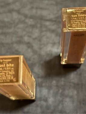 Jouer Lip Topper Duo in Tan/Gold 0.70fl oz)